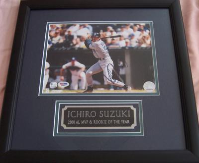 Ichiro Suzuki autographed Seattle Mariners 8x10 photo matted & framed