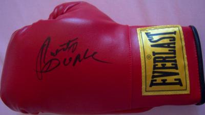 Roberto Duran autographed Everlast boxing glove