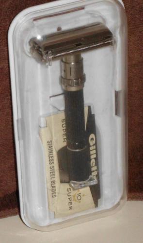 1969 Gillette Short Handle Black Beauty w Case Blades