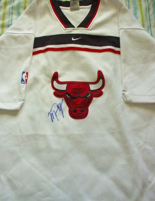 Michael Jordan autographed Chicago Bulls Nike warmup jersey or shooting shirt