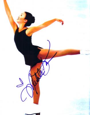 Michelle Kwan autographed 8x10 ice skating photo