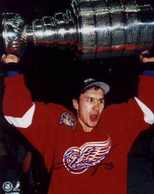 Slava Kozlov autographed Detroit Red Wings 8x10 Stanley Cup celebration photo