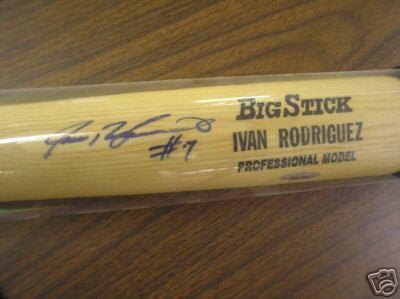Ivan (Pudge) Rodriguez autographed Rawlings Big Stick authentic game model bat (TriStar)