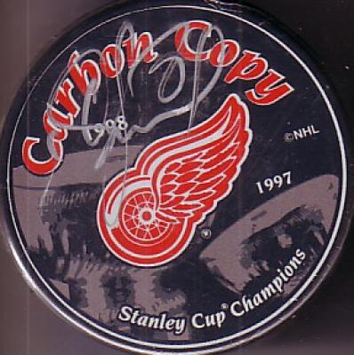 Igor Larionov autographed Detroit Red Wings 1998 Stanley Cup Champions puck