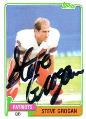 Steve Grogan autographed New England Patriots 1981 Topps card