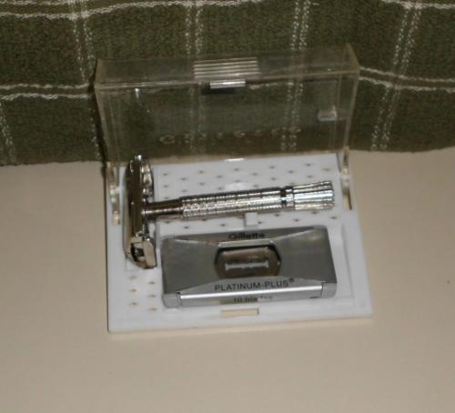 1961 GILLETTE FLAIR TIP w BLADES AND BOX