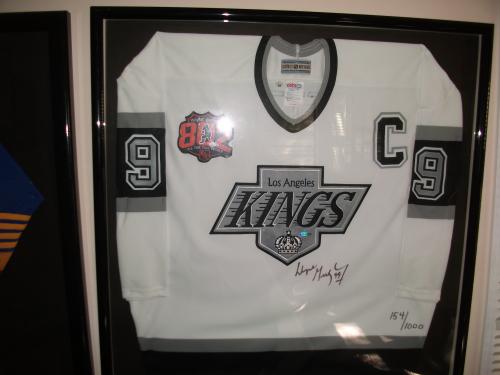 Wayne Gretzky Signed, Framed shirt limited edition