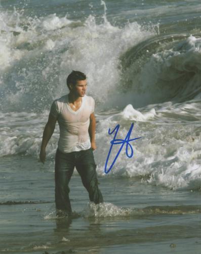 TAYLOR LAUTNER 8X10 AUTOGRAPHED PICTURE SUPER LOOKING FREE SHIPPING
