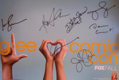 Glee cast autographed 2011 Comic-Con poster (Jane Lynch Harry Shum Jr. Jenna Ushkowitz)