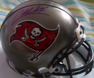 Carnell Cadillac Williams autographed Tampa Bay Buccaneers mini helmet