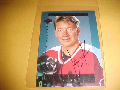 Jari Kurri certified autograph 1995-96 Be A Player card