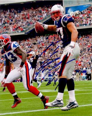 Rob Gronkowski autographed New England Patriots 8x10 photo