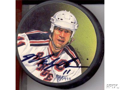 Mark Messier autographed New York Rangers photo puck (Steiner)