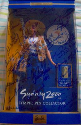 2000 USA Olympic Softball Gold Medal Team autographed Barbie (Lisa Fernandez Dot Richardson)