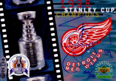 Steve Yzerman autographed Detroit Red Wings 1998 Stanley Cup Champions card ltd. edit. 200 (UDA)