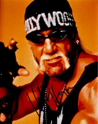 Hulk Hogan autographed 8x10 wrestling photo