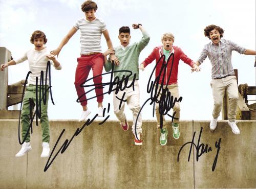 ONE DIRECTION BAND 8X10 AUTOGRAPHED PICTURE SUPER LOOKING FREE SHIPPING