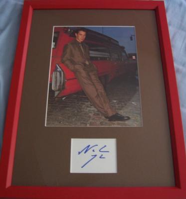 Noah Wyle autograph matted & framed with full page magazine photo