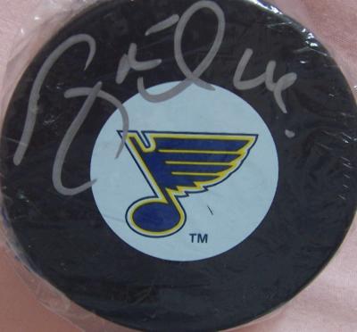 Brett Hull autographed St. Louis Blues puck