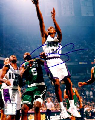 Ray Allen autographed 8x10 Milwaukee Bucks photo
